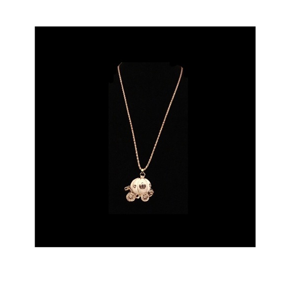 Fairytale Princess carriage sweater necklace.NWT - Picture 4 of 5